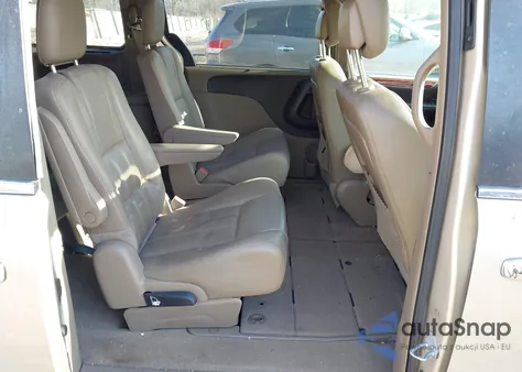 2015 Chrysler Town & Country Touring-L z USA, uszkodzony, nr VIN 2C4RC1CG1FR657501